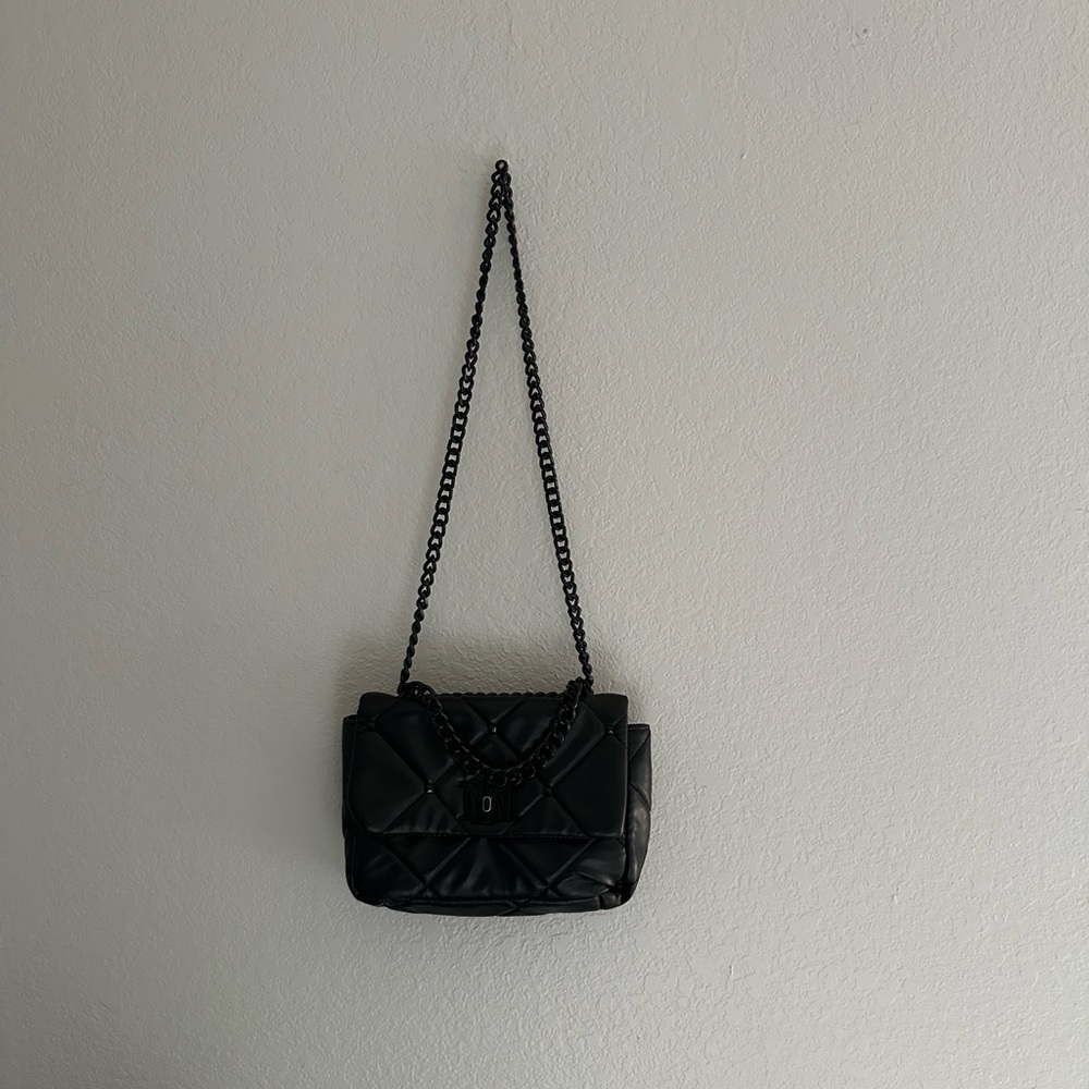 Badgley Mischka Black Quilted Shoulder Bag - Picture 7 of 8